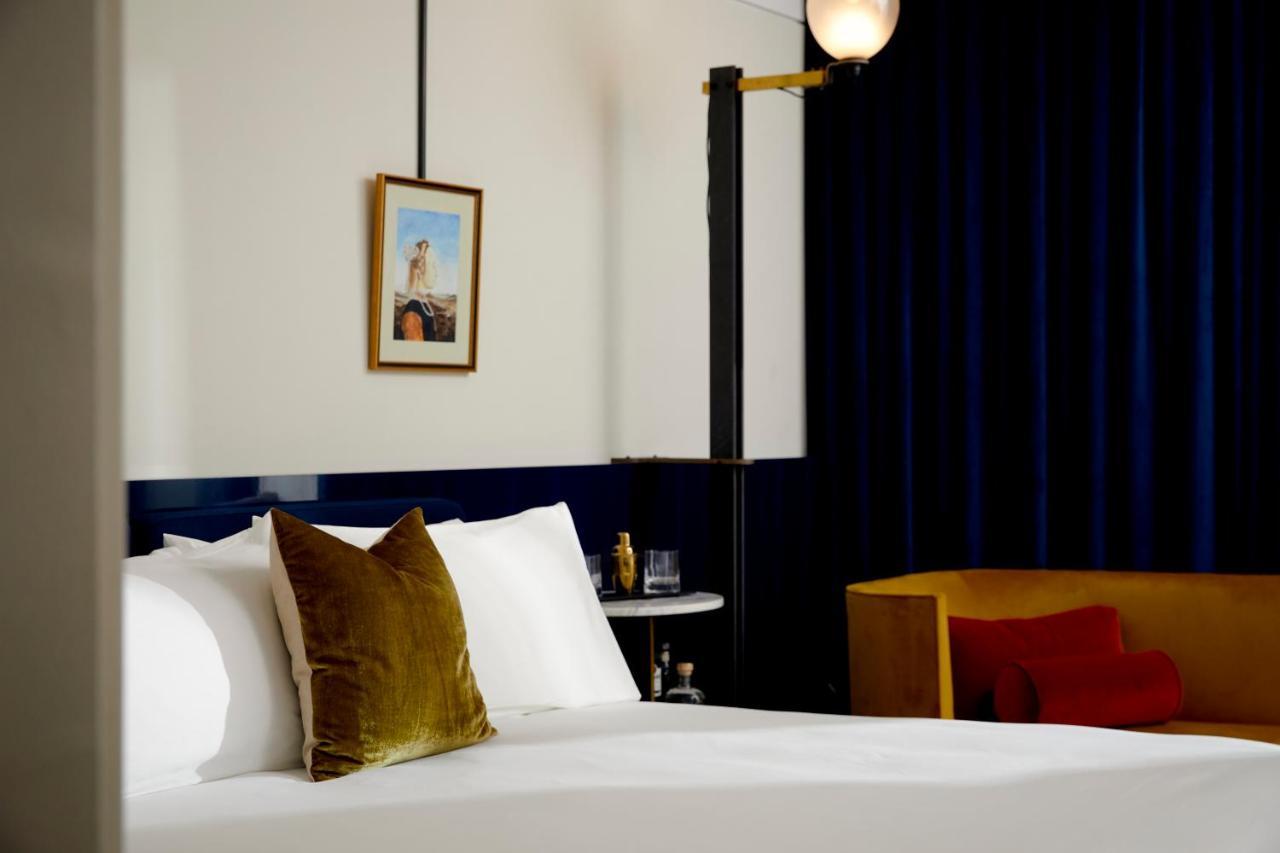 Courtyard King Guestroom Accessible