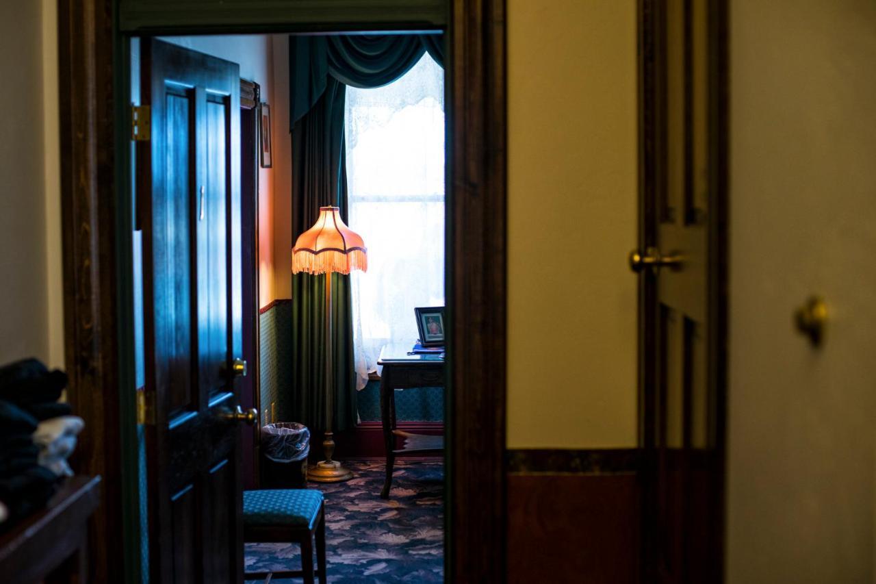 Deluxe Queen Room - Non Smoking