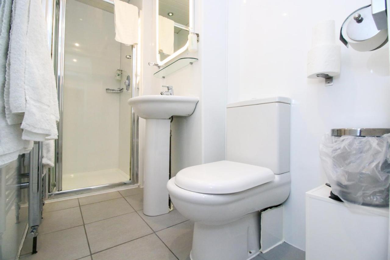Single Room with Shared Bathroom