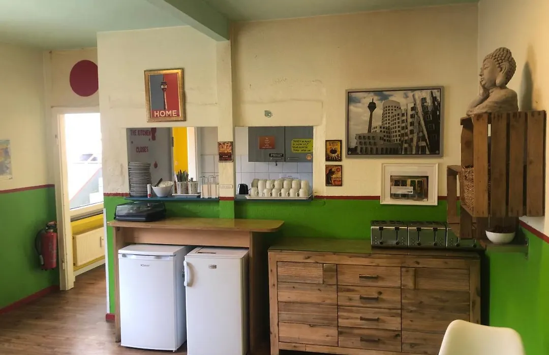 Backpackers Duesseldorf - Self Check-In-1
