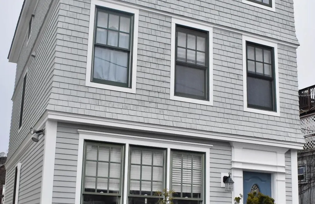 Modern Cottage Downtown Npt-Waites Wharf Cottage Re05618-Str-1