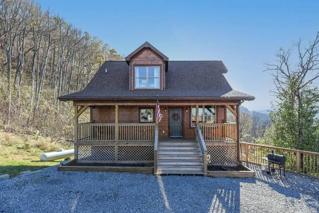 Walnut Ridge Cabin. Sleeps 7-11! Hot Tub, Pool Table, Minutes To Downtown Gatlinburg!-1