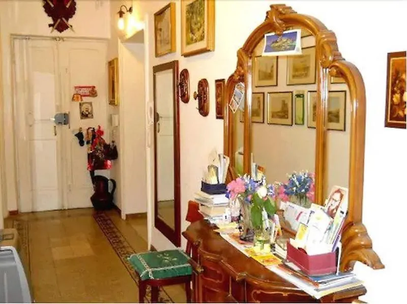 Stella'S House-1