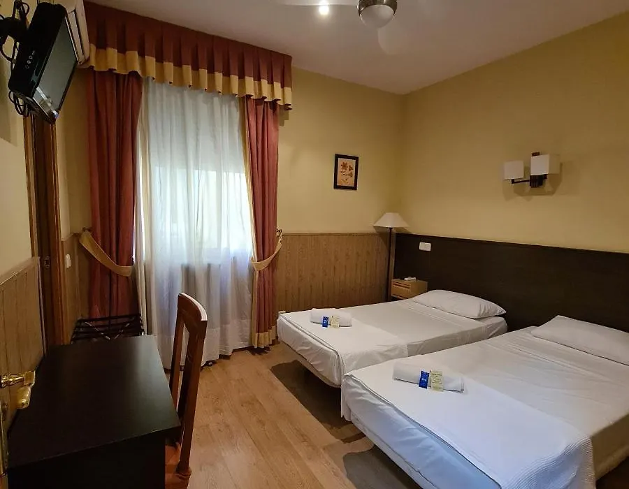 Hostal Oporto-1