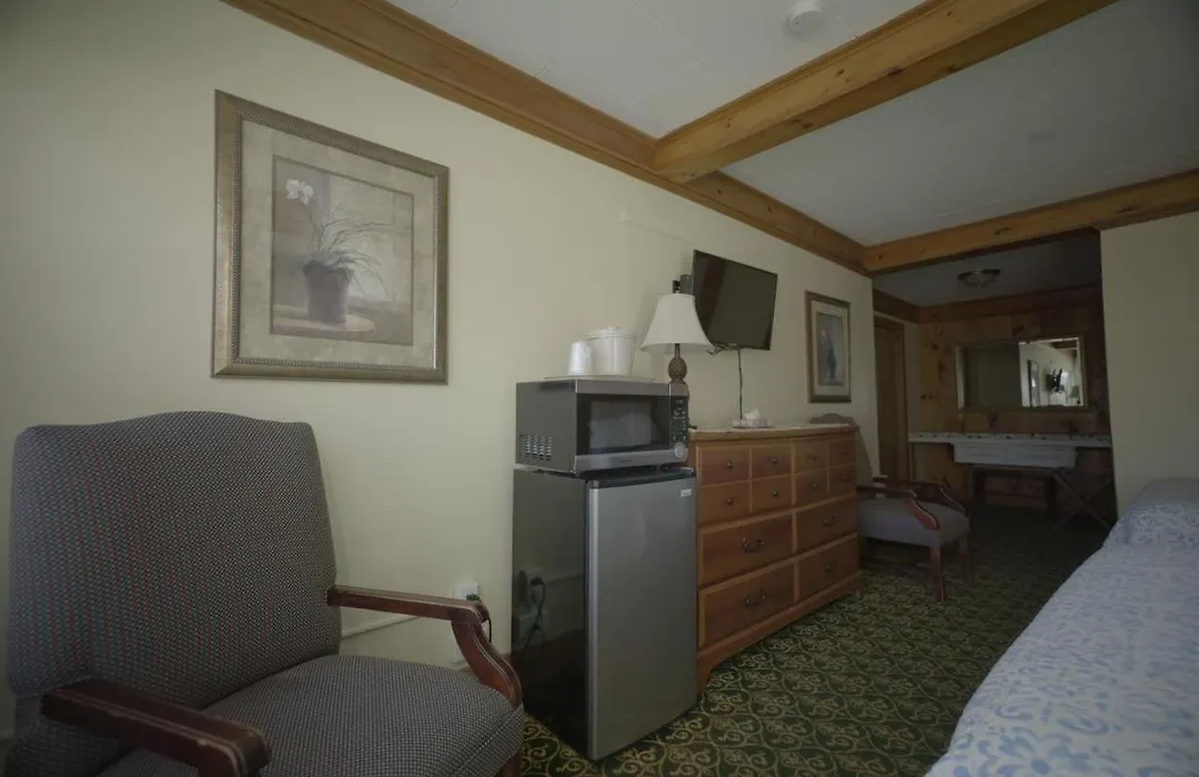 Betty Doon Motor Hotel-1