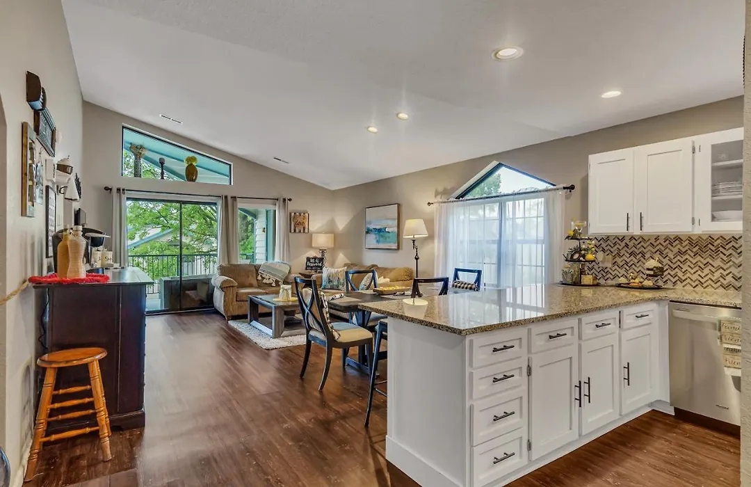 2 Bed Condo-The Greens At Thousand Hills-Coffee Bar-1