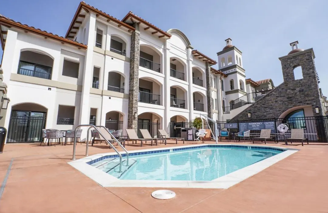La Quinta Inn & Suites By Wyndham Santa Cruz-1