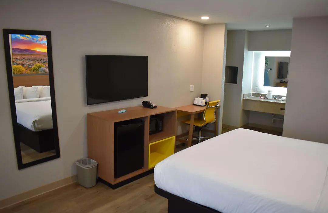 Days Inn By Wyndham San Antonio Alamo/Riverwalk-1