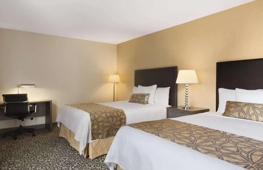 Travelodge By Wyndham Niagara Falls Fallsview-1