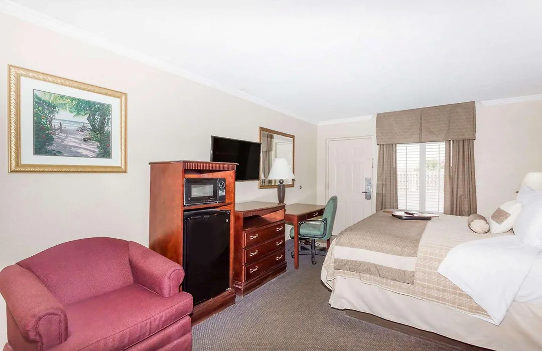 Days Inn By Wyndham Destin-1