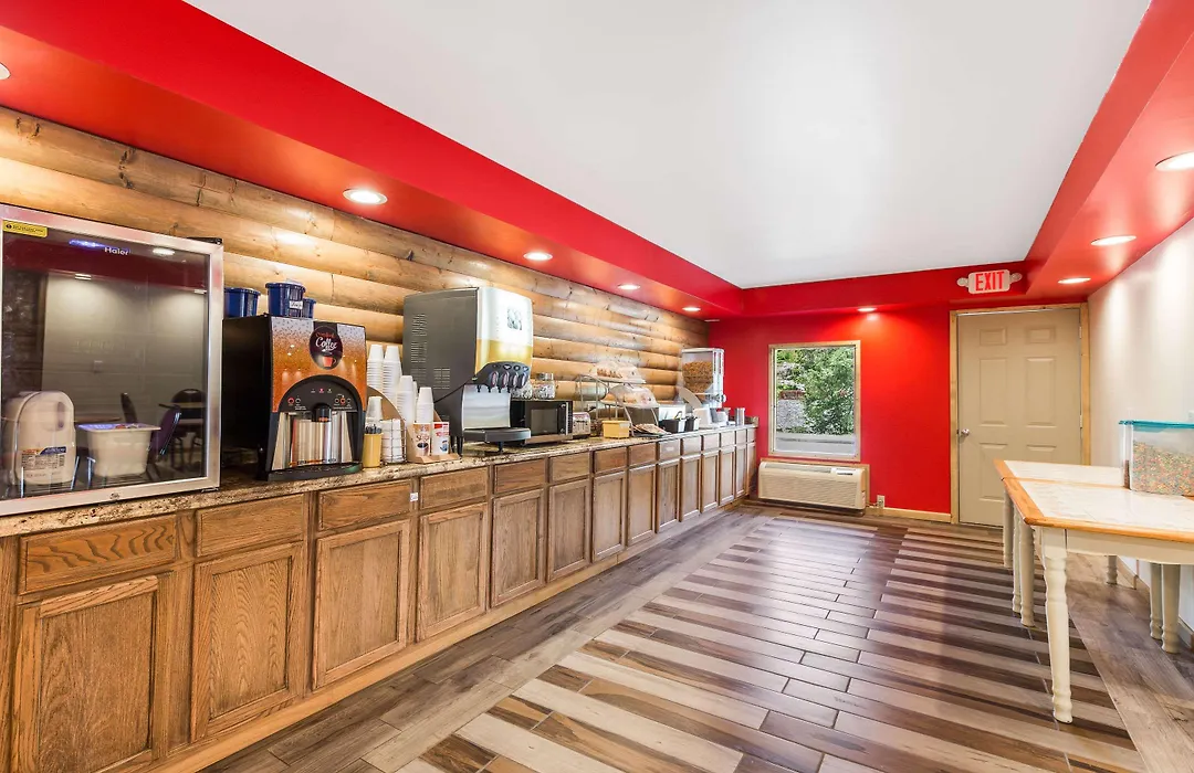 Econo Lodge-1