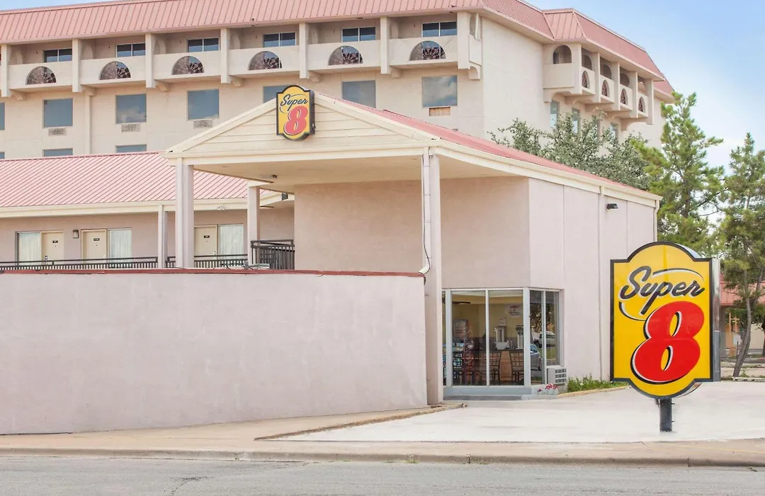 Super 8 By Wyndham Lubbock Civic Center North-1