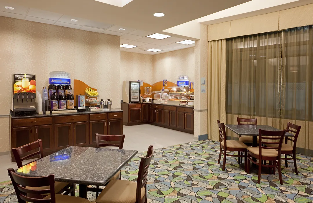 Comfort Inn & Suites Plainville-Foxboro-1