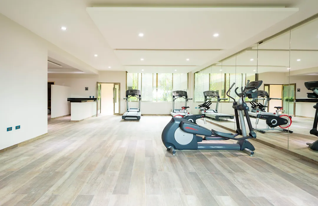 Palmarena Rooms & Residences - Long Stay Comfort With Parking, Sauna, Gym & Pool - Steps From 5Th Avenue-1