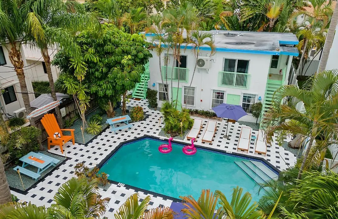 Las Olas Guest House-1