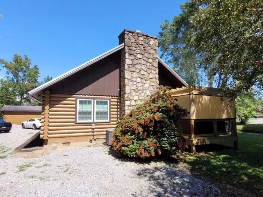 Creekside Hideaway - Real Log Cabin W/Great Location-1