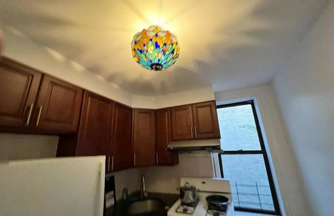 Antique Victorian 2 Bedroom Best Location-1