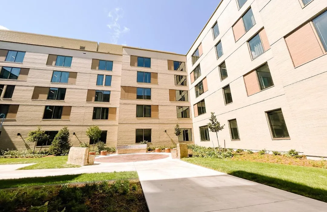 Queen'S University Residence-1