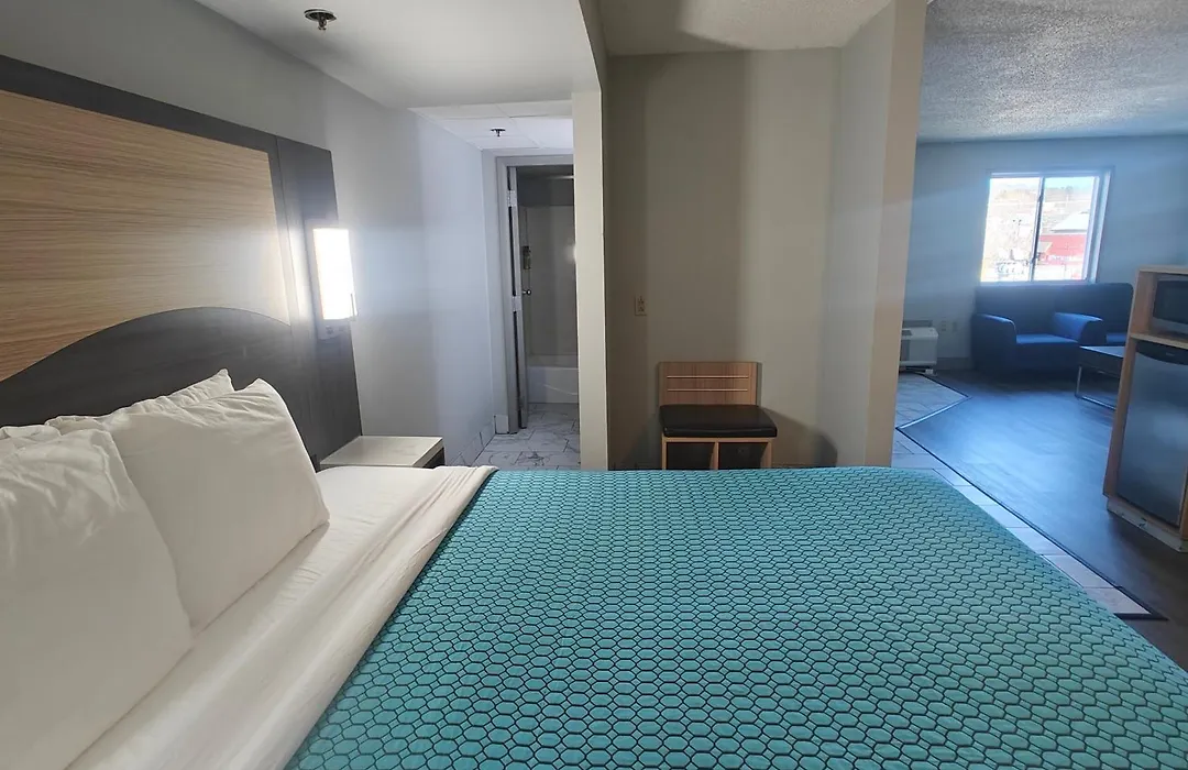 Mountain Vista Inn & Suites - Walking Distance To The Island-1