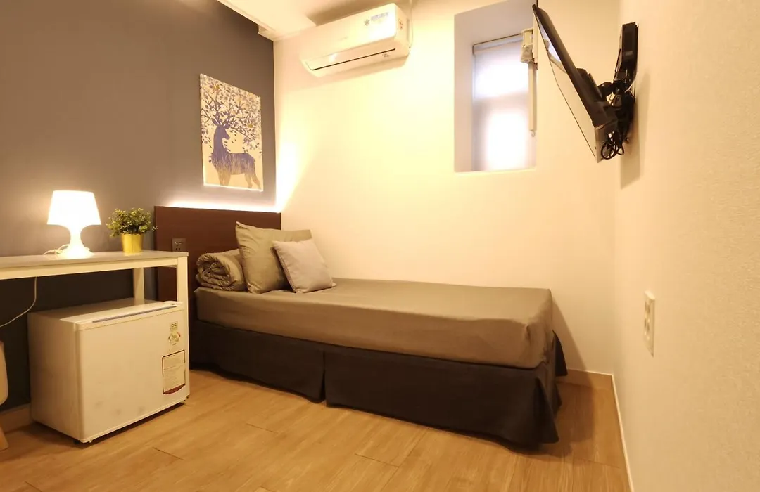 Oyo Hostel Myeongdong 1-1