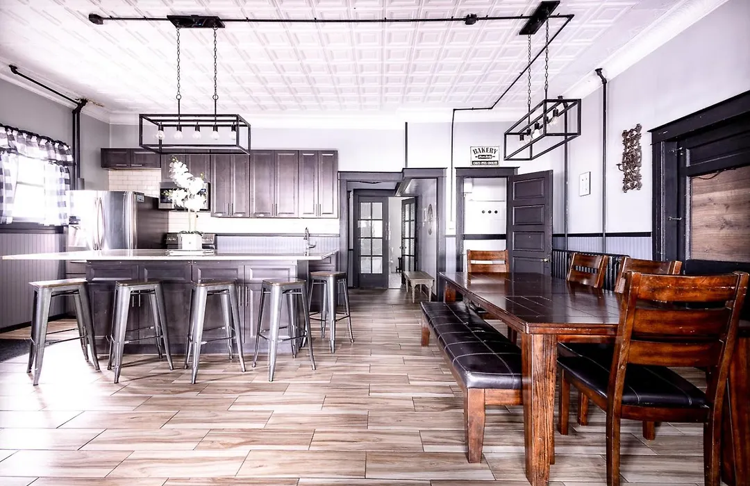 The Pub- 8Br Free Parking, Minutes From Falls & Casino-1