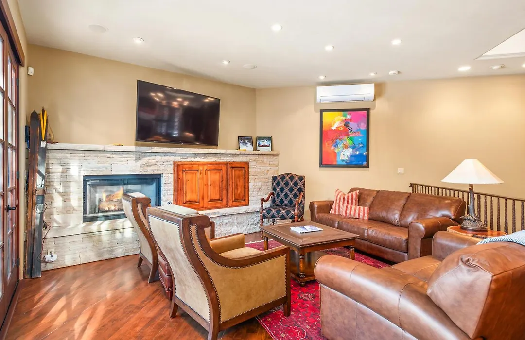 315 Park Avenue, Luxury Townhouse With River Views In Aspen-1