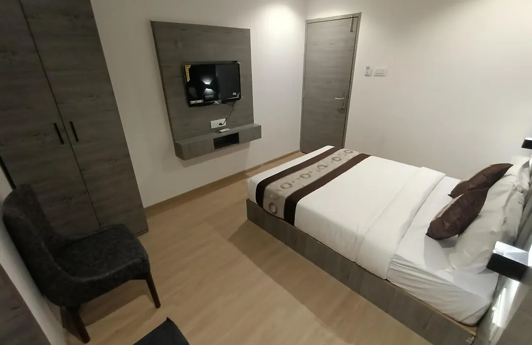 Hotel Beverly Palace Santacruz - Near U S Consulate And Near Bkc-1