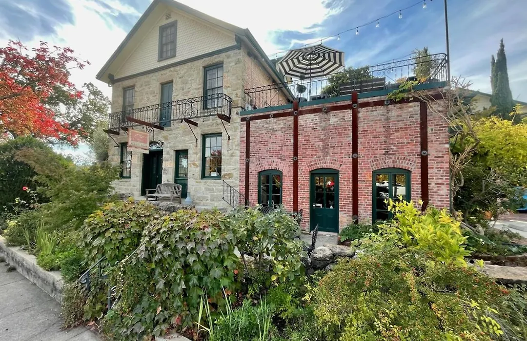Maison Fleurie, A Four Sisters Inn-1
