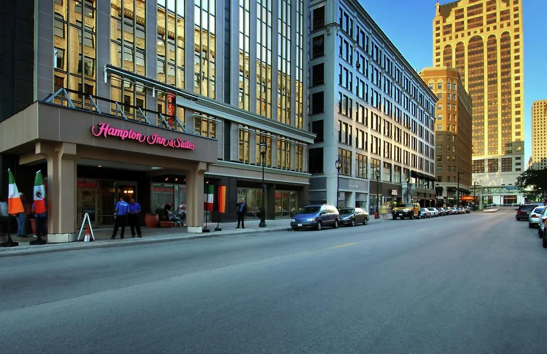 Hampton Inn & Suites Milwaukee Downtown-1
