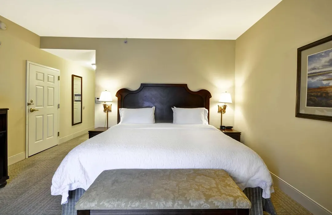 Hampton Inn & Suites Savannah Historic District-1
