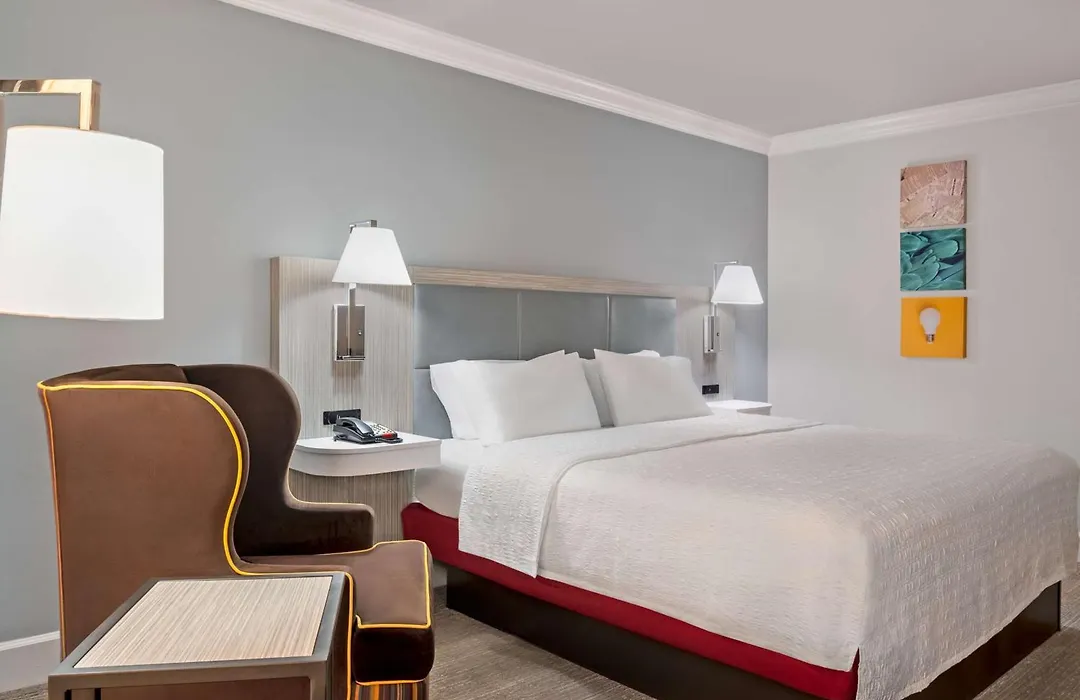 Hampton Inn & Suites Stamford-1