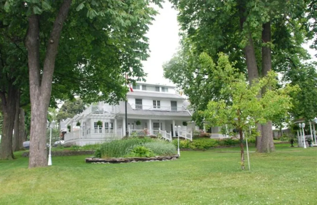 Chestnut Inn-1