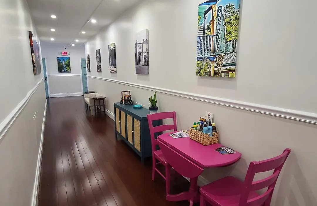 Duval Street Suite Overlooking Duval With Parking And Pool-1