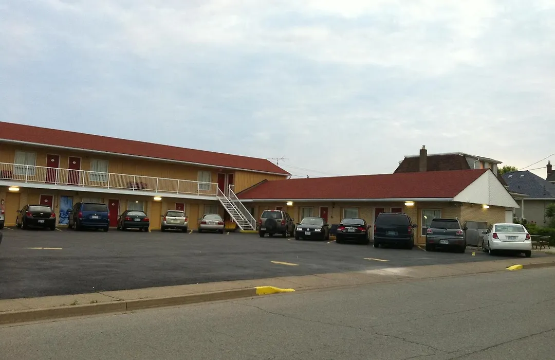 Scottish Inn Near The Falls And Casino-1