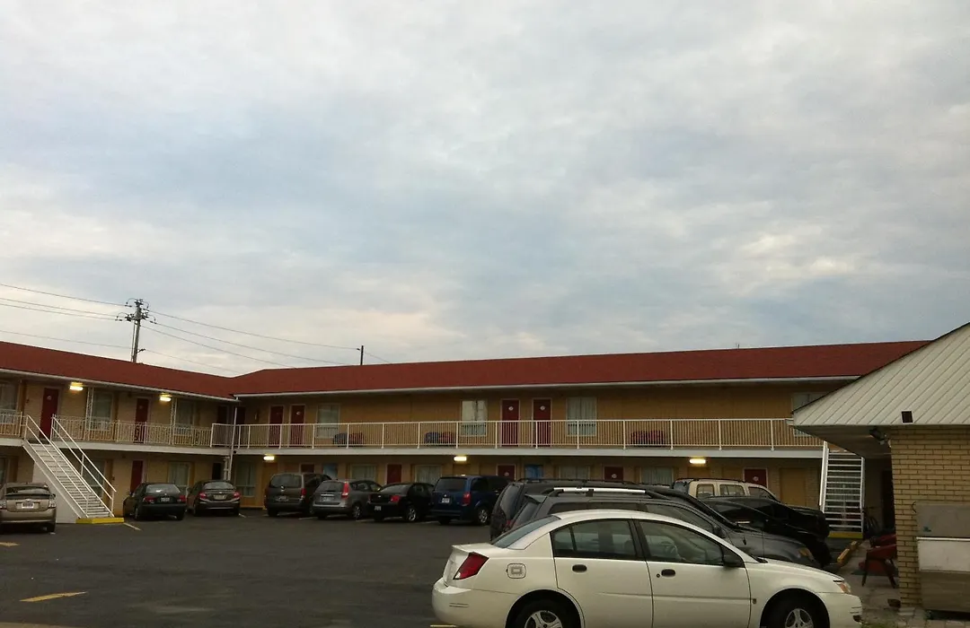 Scottish Inn Near The Falls And Casino-1
