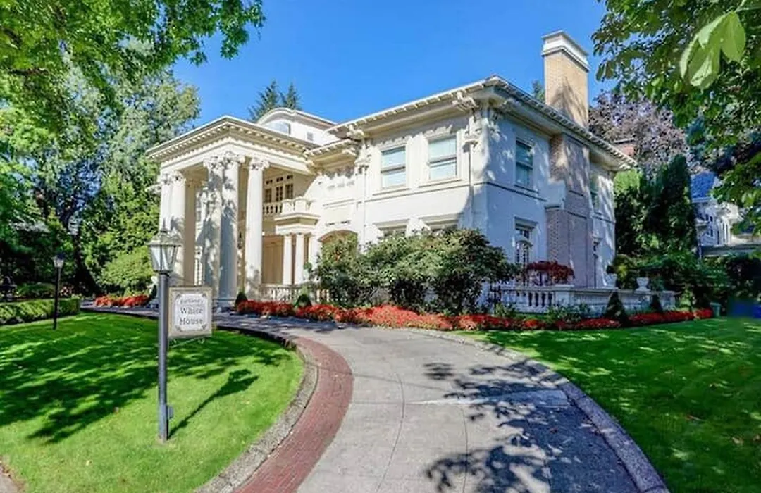 Portland'S White House Carriage House-1