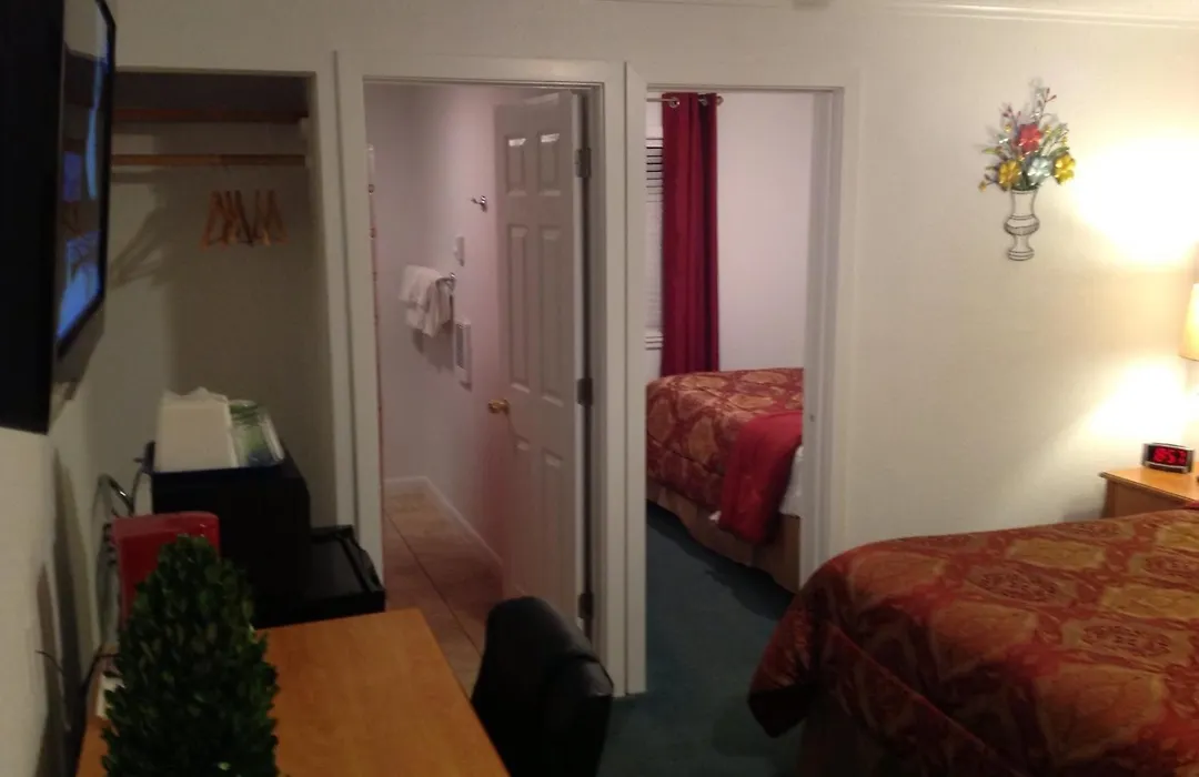 Holiday Motel Bend-1