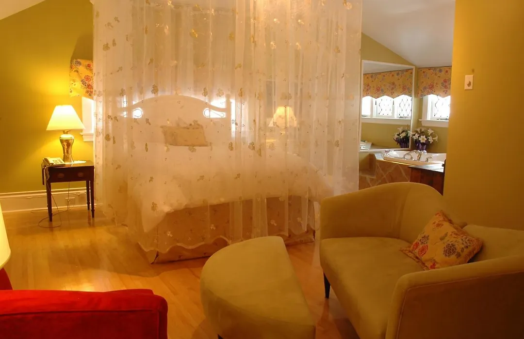 Leaside Manor-1
