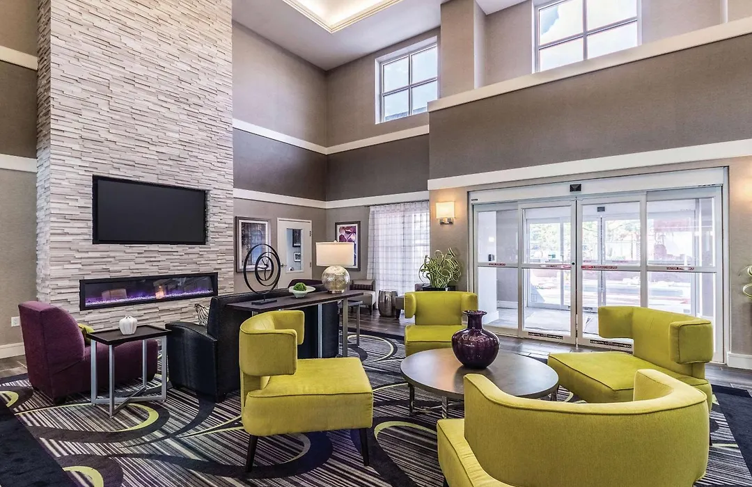 La Quinta Inn & Suites By Wyndham San Antonio Downtown-1