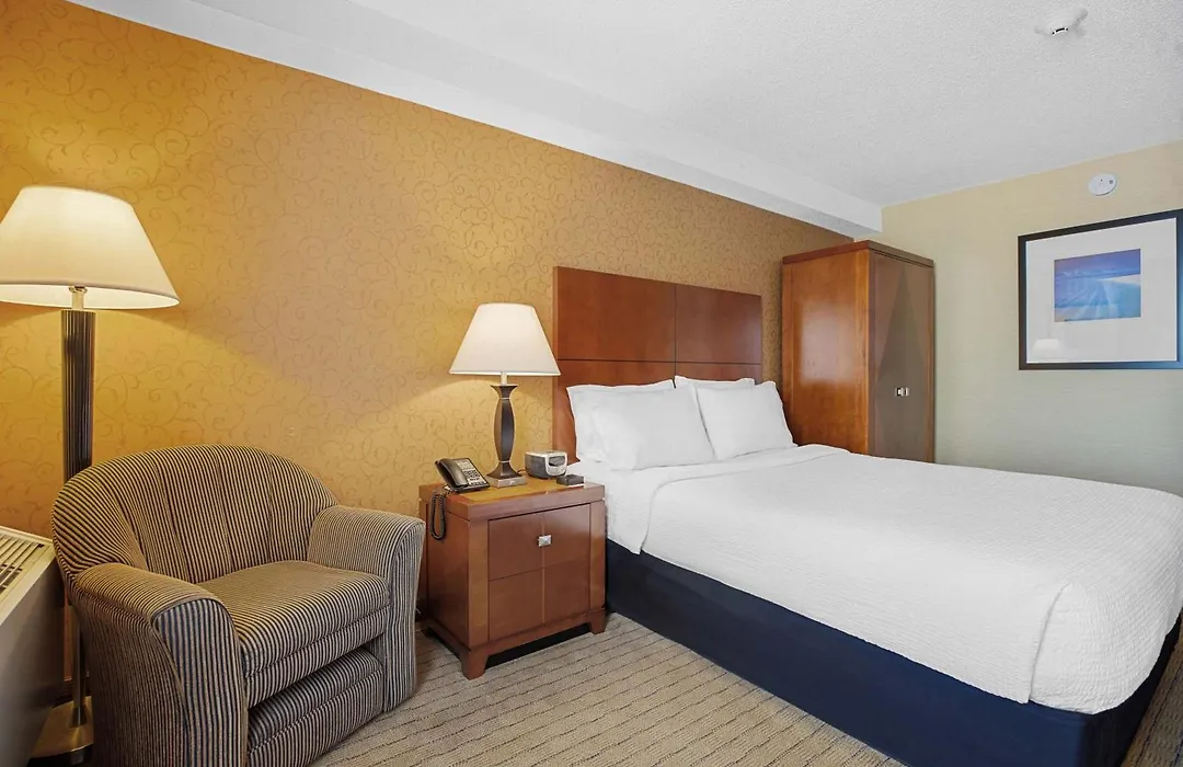 Sandman Hotel & Suites London Downtown-1