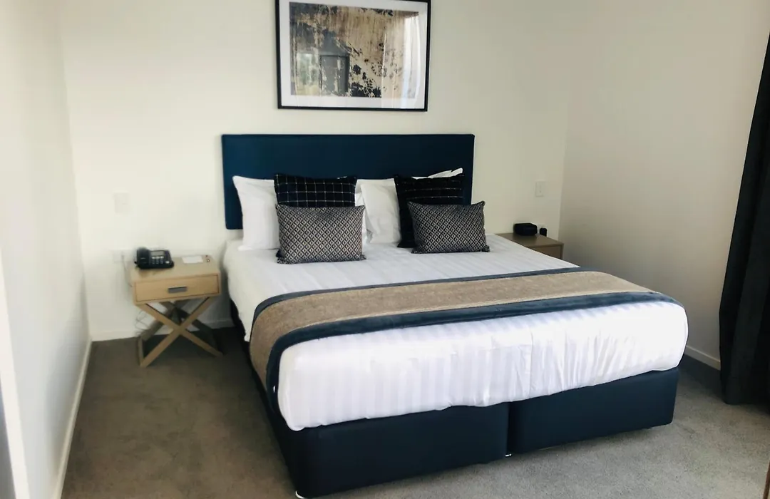 Ramada By Wyndham Queenstown Central-1
