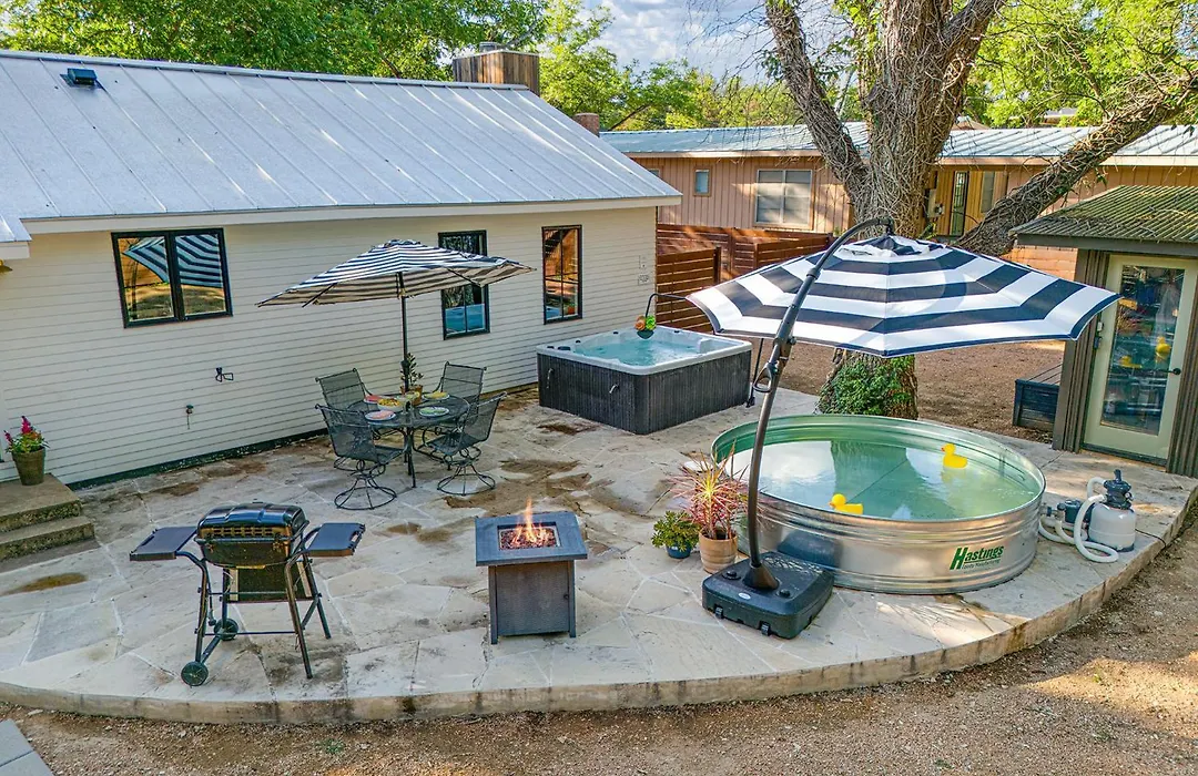 Cava House, Hot Tub, Cowboy Pool, Fire Pit!-1