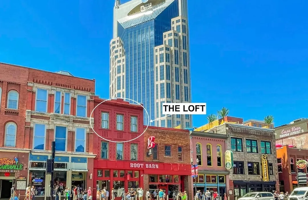 Broadway Penthouse Above Live Music & Bars-1
