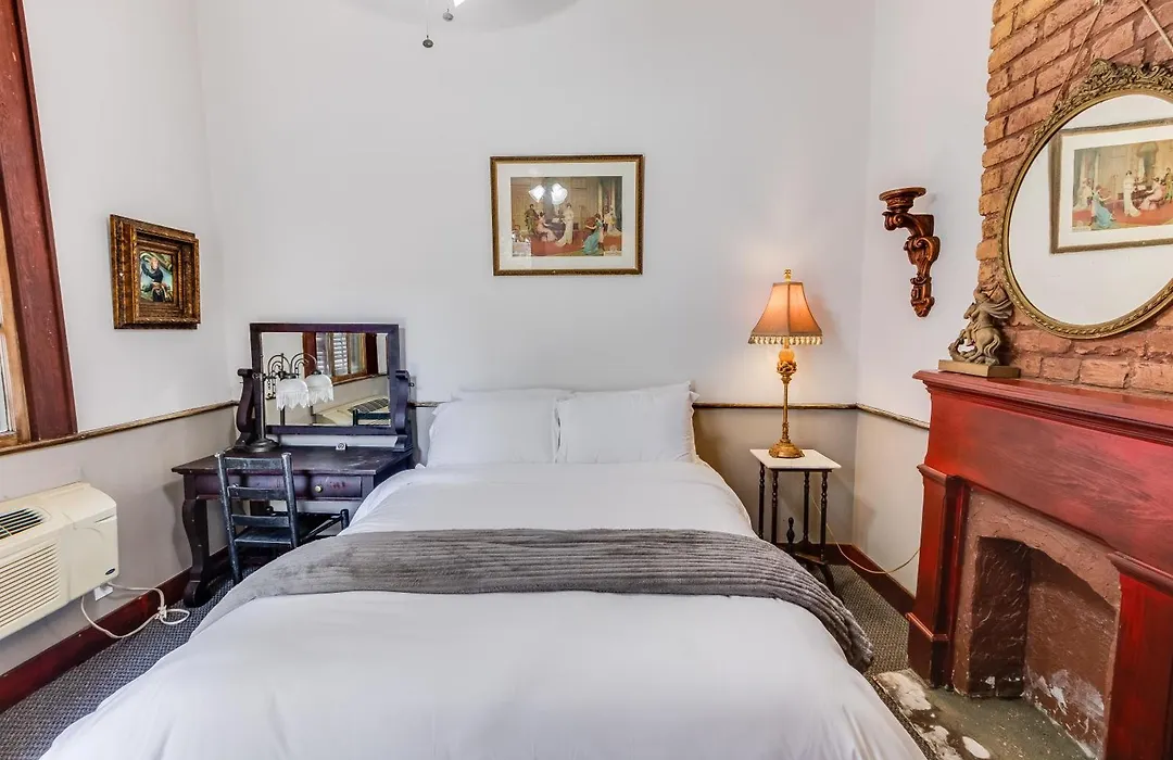 Royal Barracks Guest House-1