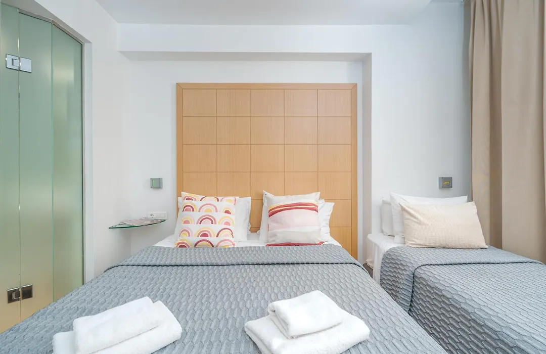 Chic Hotel-1