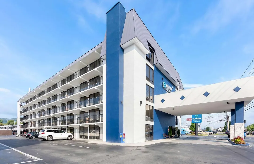 Clarion Inn & Suites Near The Leconte Center Pigeon Forge-1