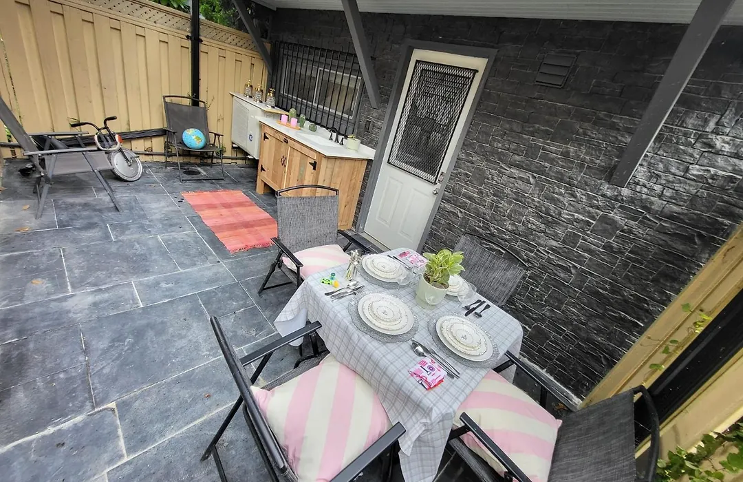 Downtown Toronto House Central 2Bed 2Bath Subway Free Parking-1