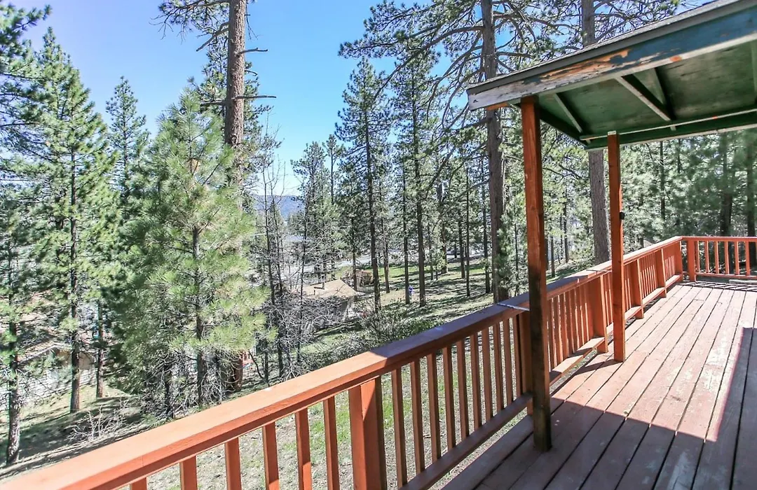 Snow Bunny Lodge - Perfect Big Bear Getaway! Deck With A New Hot Tub And Charcoal Barbecue!-1