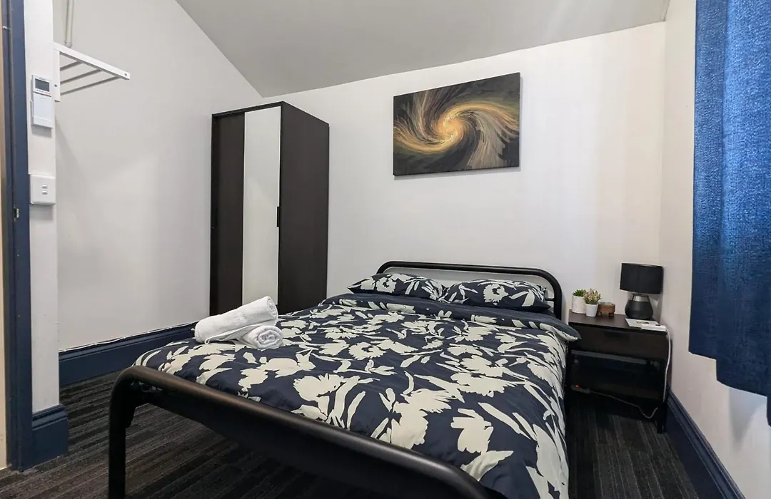 Queen Victoria Hostel-1