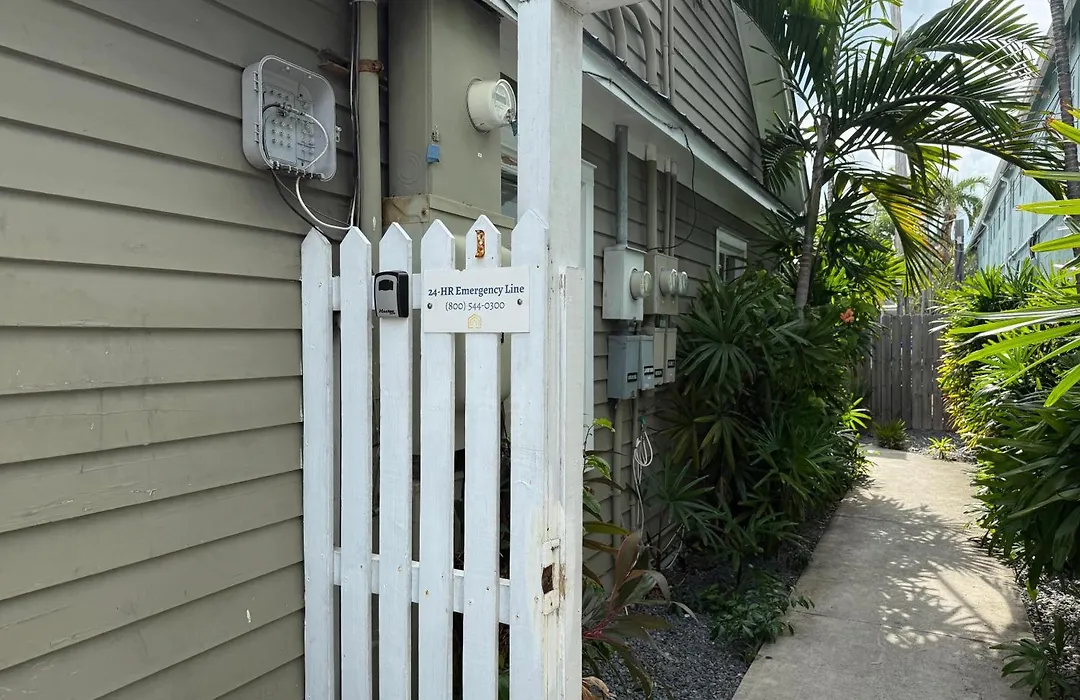 Ibis Suite | Bright Hideaway, Hot Tubs, Steps From Duval!-1